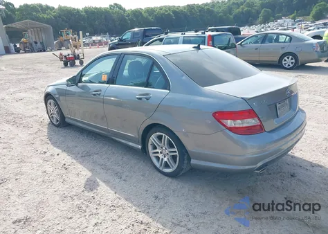 2010 Mercedes-Benz C 350 Sport z USA, uszkodzony, nr VIN WDDGF5GB0AR116142